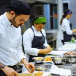 Como ser chefe de cozinha: estudos, salário e requisitos